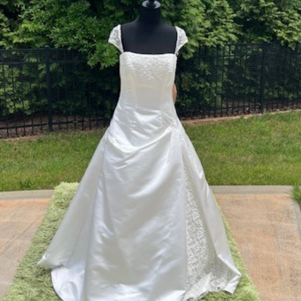 NWT Maggie Sottero Bridal Cap Sleeves Satin Diamond White Size 16